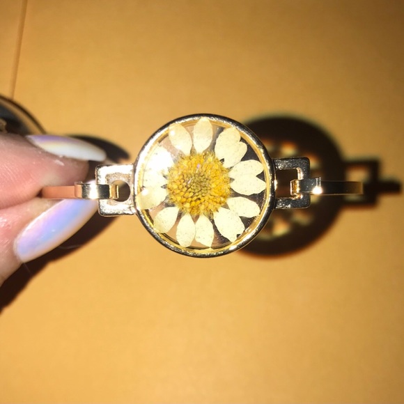 “Darling Daisy” Genuine Pressed Preserved Dried Gold Flower Floral Summer Bangle - Picture 12 of 13